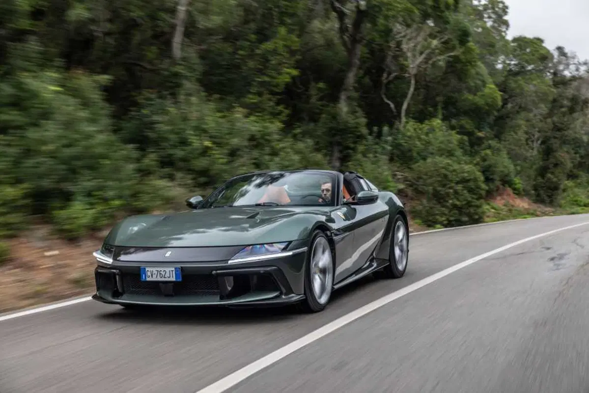 Ferrari 12 Cilindri Spider: il V12 a cielo aperto è musica da Grammy [VIDEO] (8)