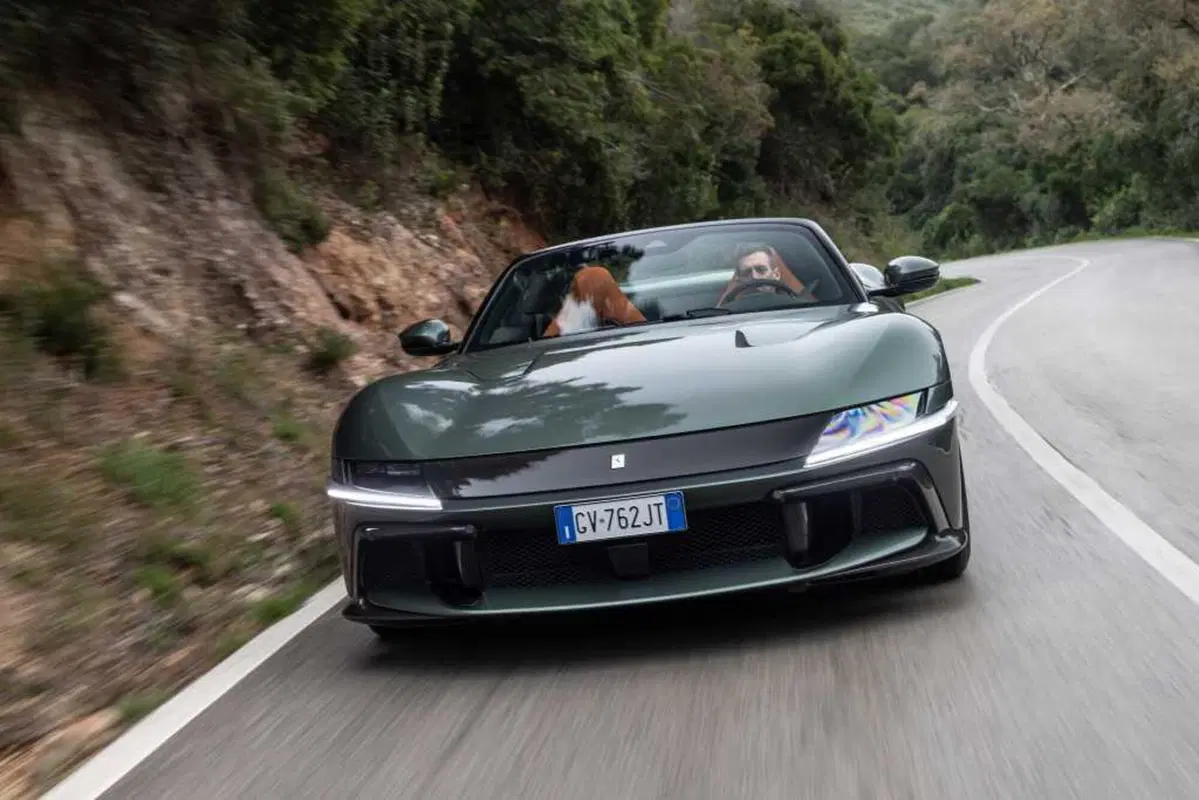 Ferrari 12 Cilindri Spider: il V12 a cielo aperto è musica da Grammy [VIDEO] (9)