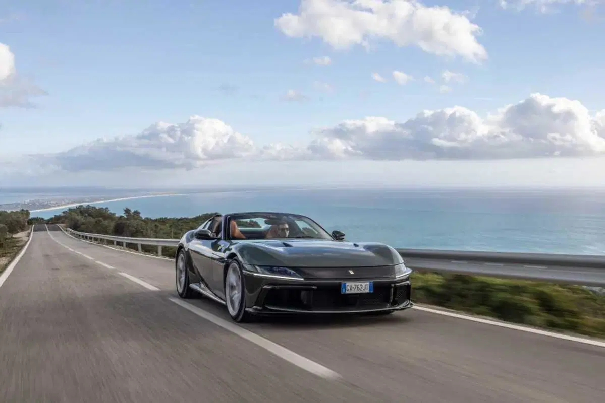 Ferrari 12 Cilindri Spider: il V12 a cielo aperto è musica da Grammy [VIDEO] (14)