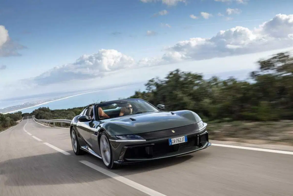 Ferrari 12 Cilindri Spider: il V12 a cielo aperto è musica da Grammy [VIDEO] (16)