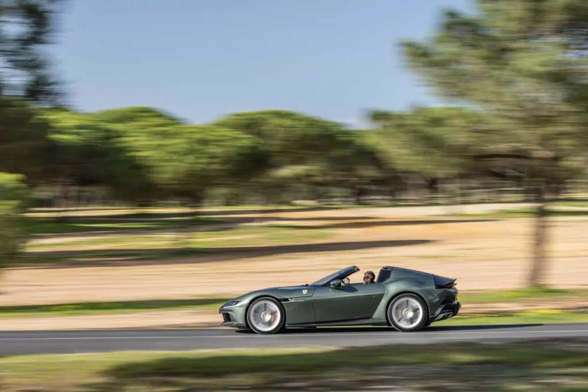 Ferrari 12 Cilindri Spider: il V12 a cielo aperto è musica da Grammy [VIDEO] (22)