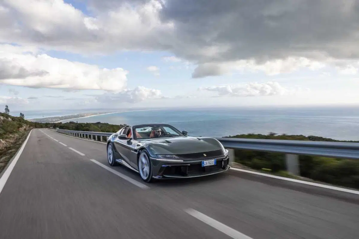 Ferrari 12 Cilindri Spider: il V12 a cielo aperto è musica da Grammy [VIDEO] (18)