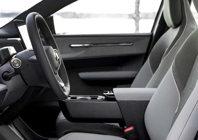 Volvo EX30 Cross Country (2025-->>) (13)