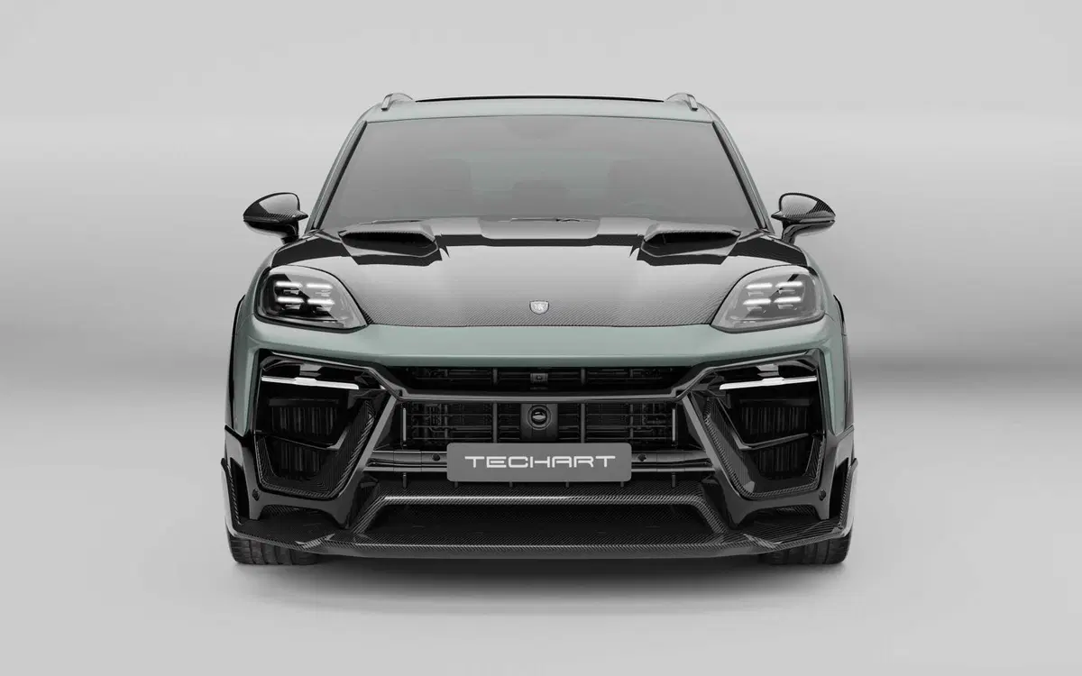 Questa è la Porsche Cayenne più ESTREMA di sempre: tanto carbonio e accelerazione da perdere il fiato (9)