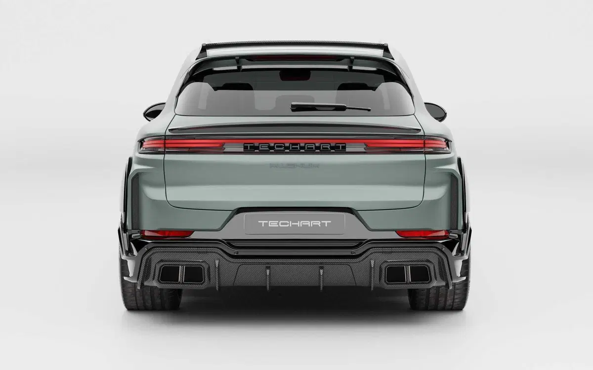 Questa è la Porsche Cayenne più ESTREMA di sempre: tanto carbonio e accelerazione da perdere il fiato (12)