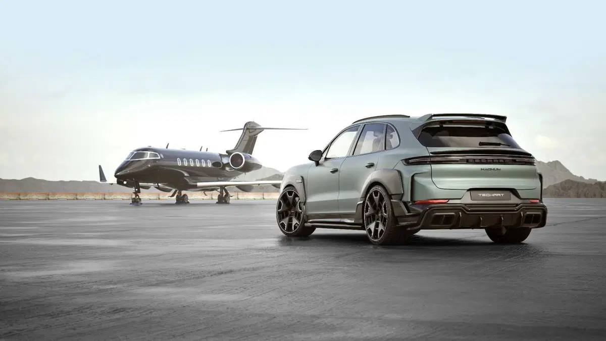 Questa è la Porsche Cayenne più ESTREMA di sempre: tanto carbonio e accelerazione da perdere il fiato (16)