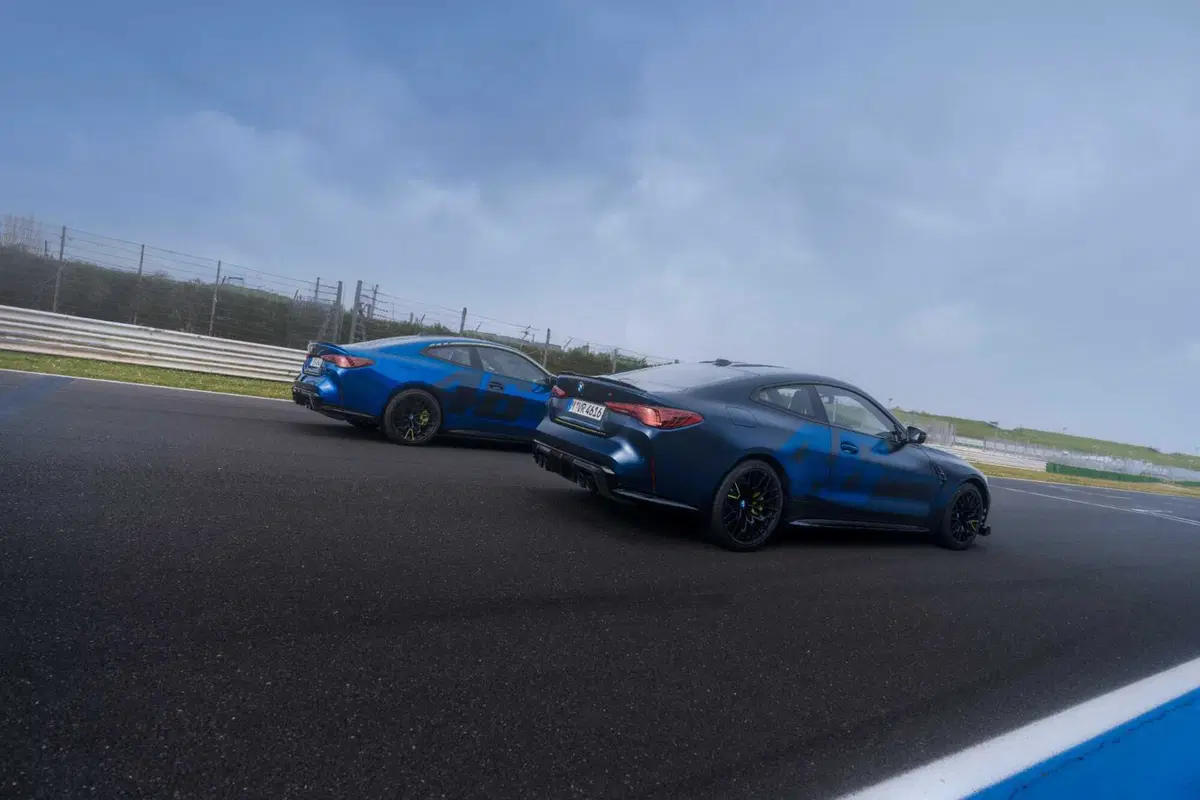 BMW dedica a Valentino Rossi una M4 CVS personalizzata, ecco la VR46 Edition (2)