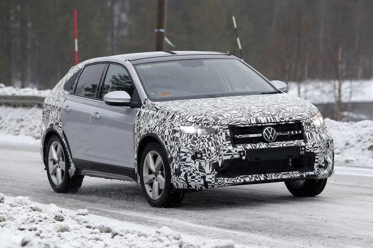 Arriva il facelift per la Volkswagen Taigo, ecco com'è vista da vicino | Foto Spia  (2)