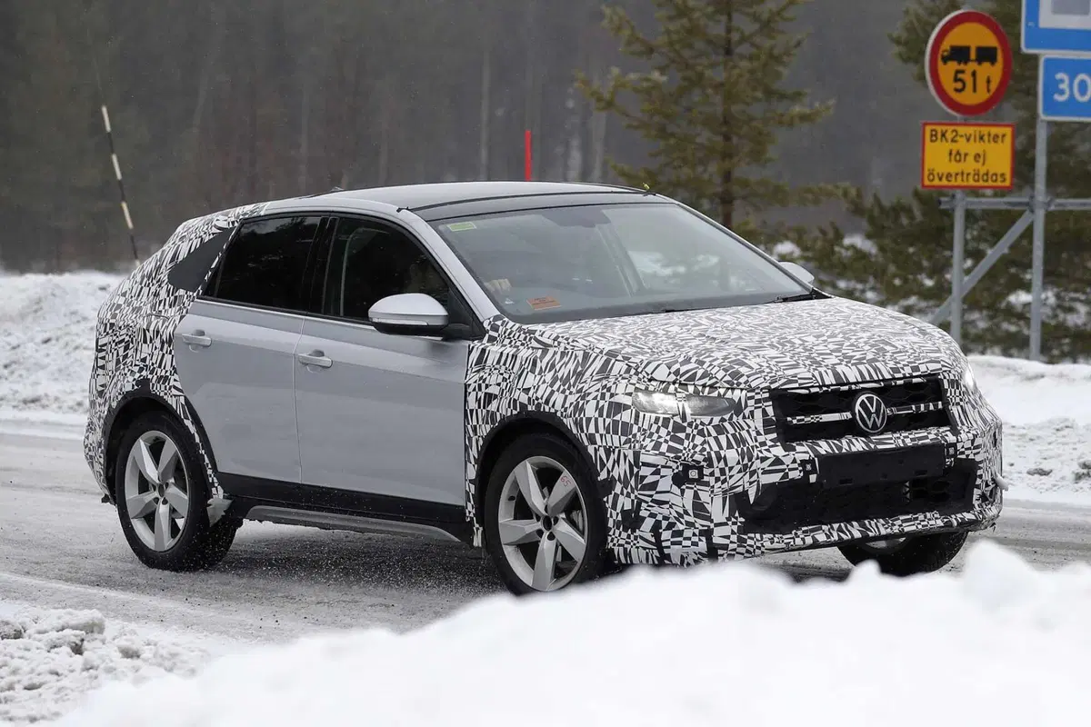 Arriva il facelift per la Volkswagen Taigo, ecco com'è vista da vicino | Foto Spia  (3)
