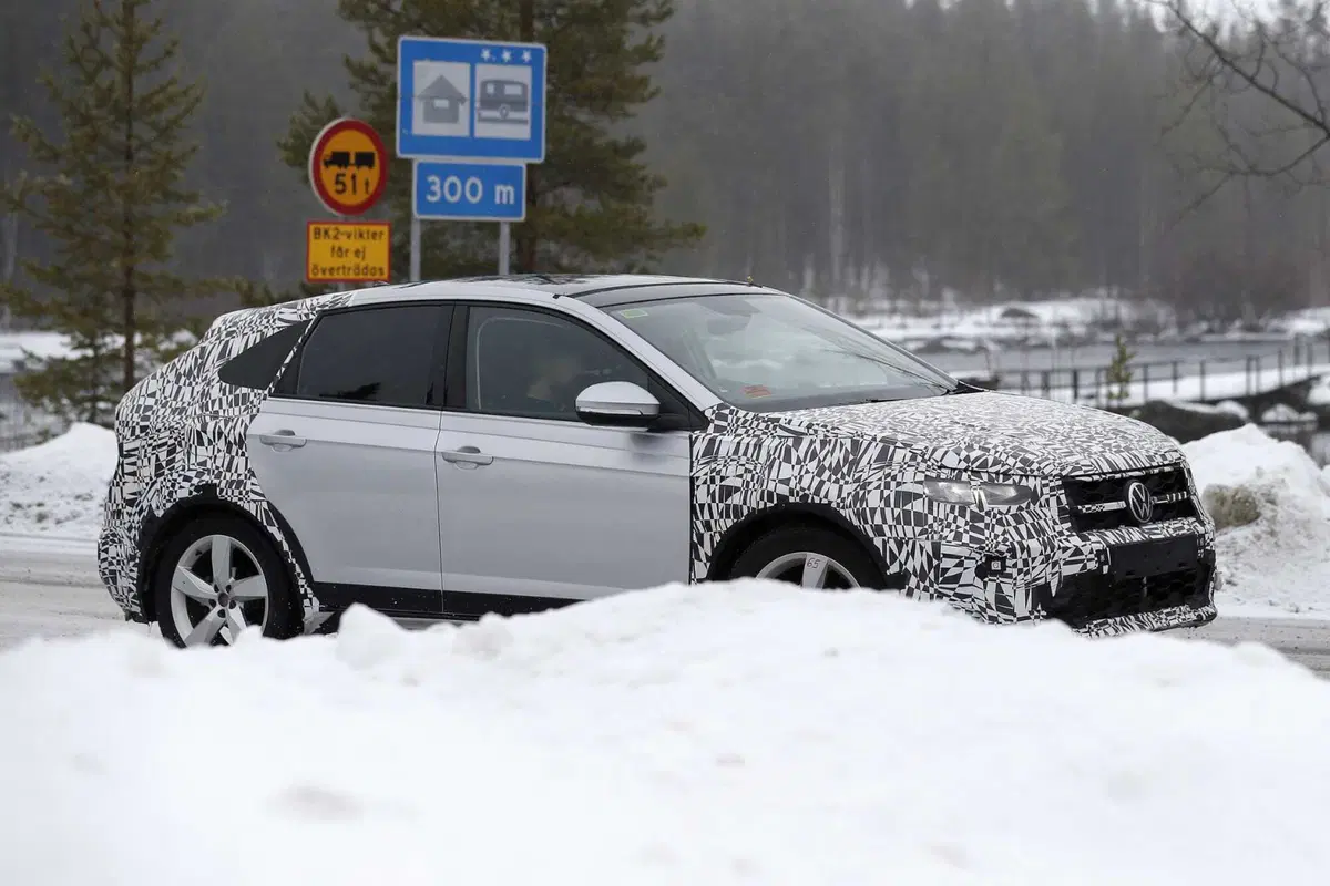 Arriva il facelift per la Volkswagen Taigo, ecco com'è vista da vicino | Foto Spia  (4)