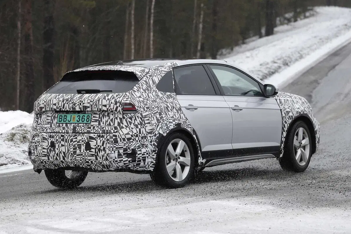 Arriva il facelift per la Volkswagen Taigo, ecco com'è vista da vicino | Foto Spia  (8)