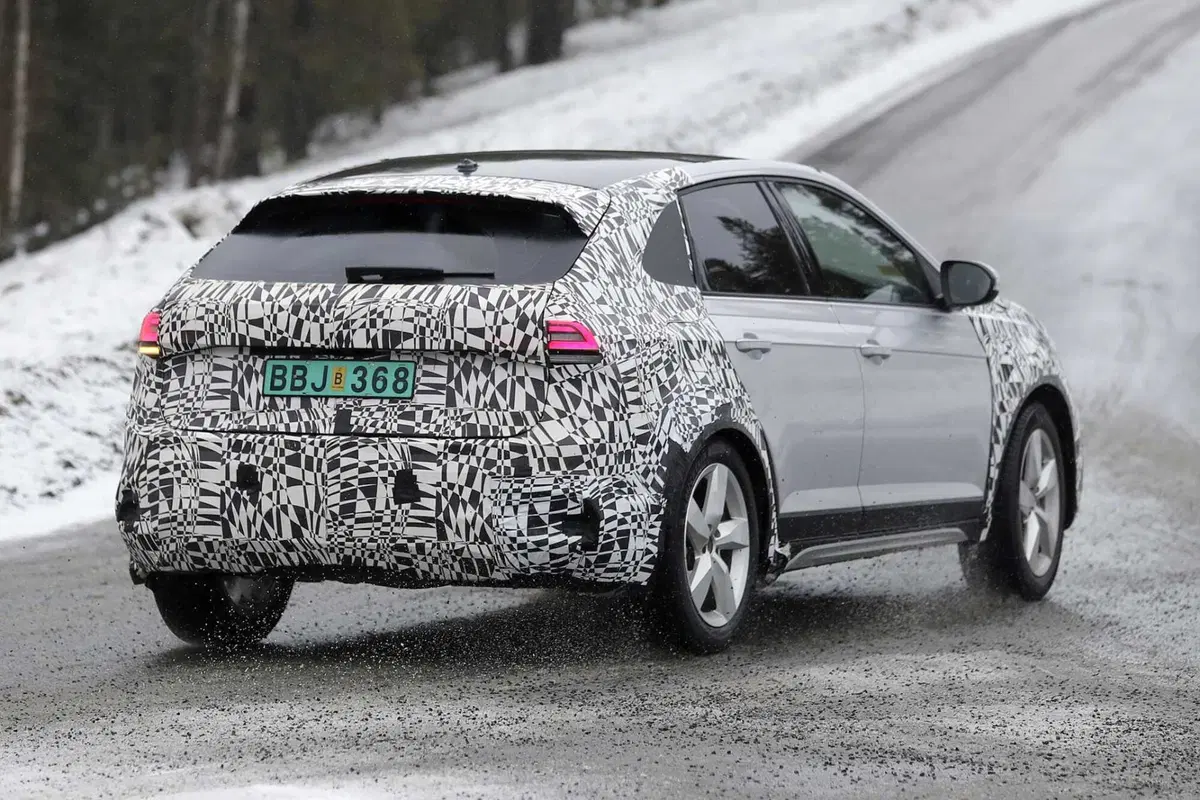 Arriva il facelift per la Volkswagen Taigo, ecco com'è vista da vicino | Foto Spia  (9)