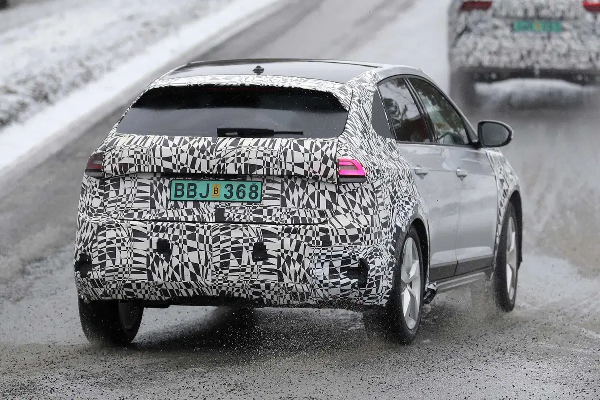 Arriva il facelift per la Volkswagen Taigo, ecco com'è vista da vicino | Foto Spia  (10)