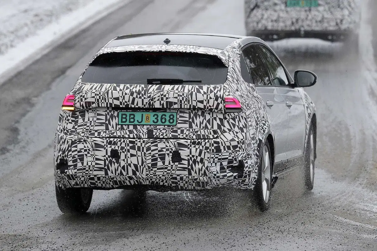 Arriva il facelift per la Volkswagen Taigo, ecco com'è vista da vicino | Foto Spia  (11)
