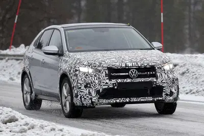 Arriva il facelift per la Volkswagen Taigo, ecco com'&egrave; vista da vicino | Foto Spia 