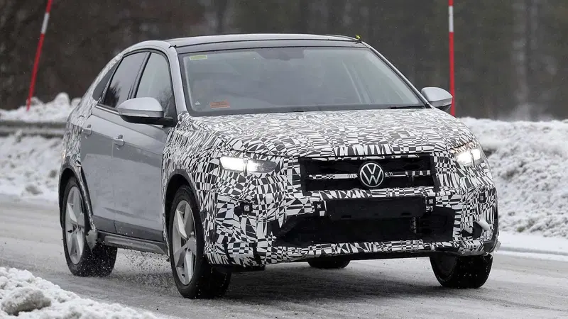 Arriva il facelift per la Volkswagen Taigo, ecco com'&egrave; vista da vicino | Foto Spia 
