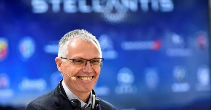 Stellantis: quanto prendi di buonuscita se fai perdere all'azienda il 70% degli utili