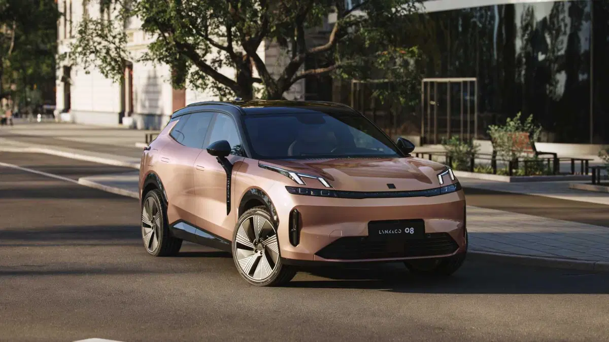 Lynk & Co 08 08 1.5 phev More auto