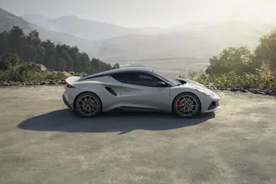 Lotus: la Emira avr&agrave; ancora spazio, arriva la Turbo SE