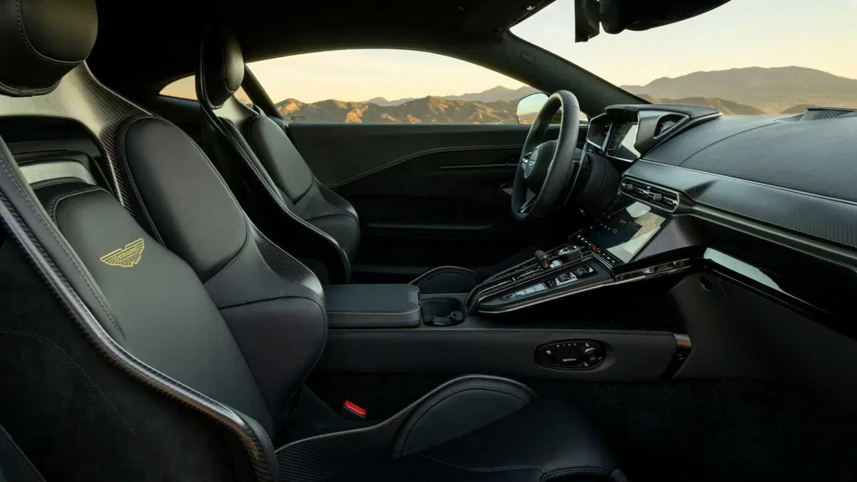 Aston Martin Vantage Coupé (2024-->>) (10)