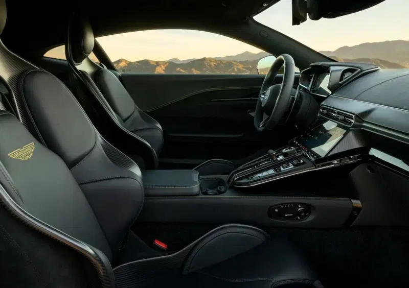 Aston Martin Vantage Coupé (2024-->>) (10)