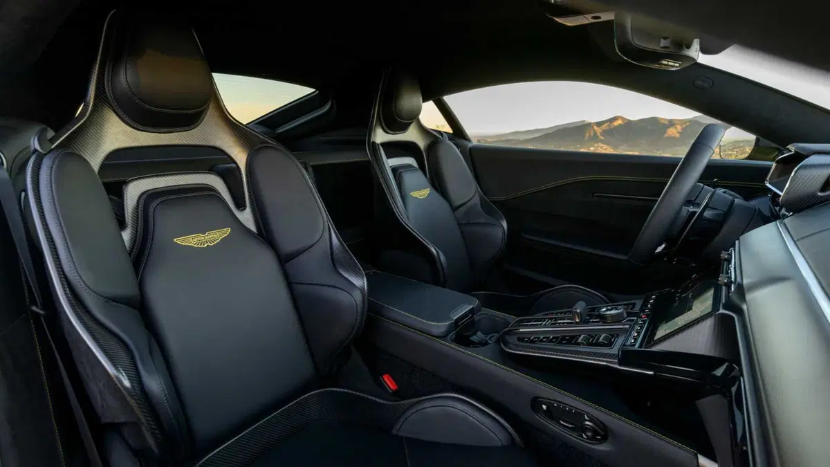 Aston Martin Vantage Coupé (2024-->>) (11)