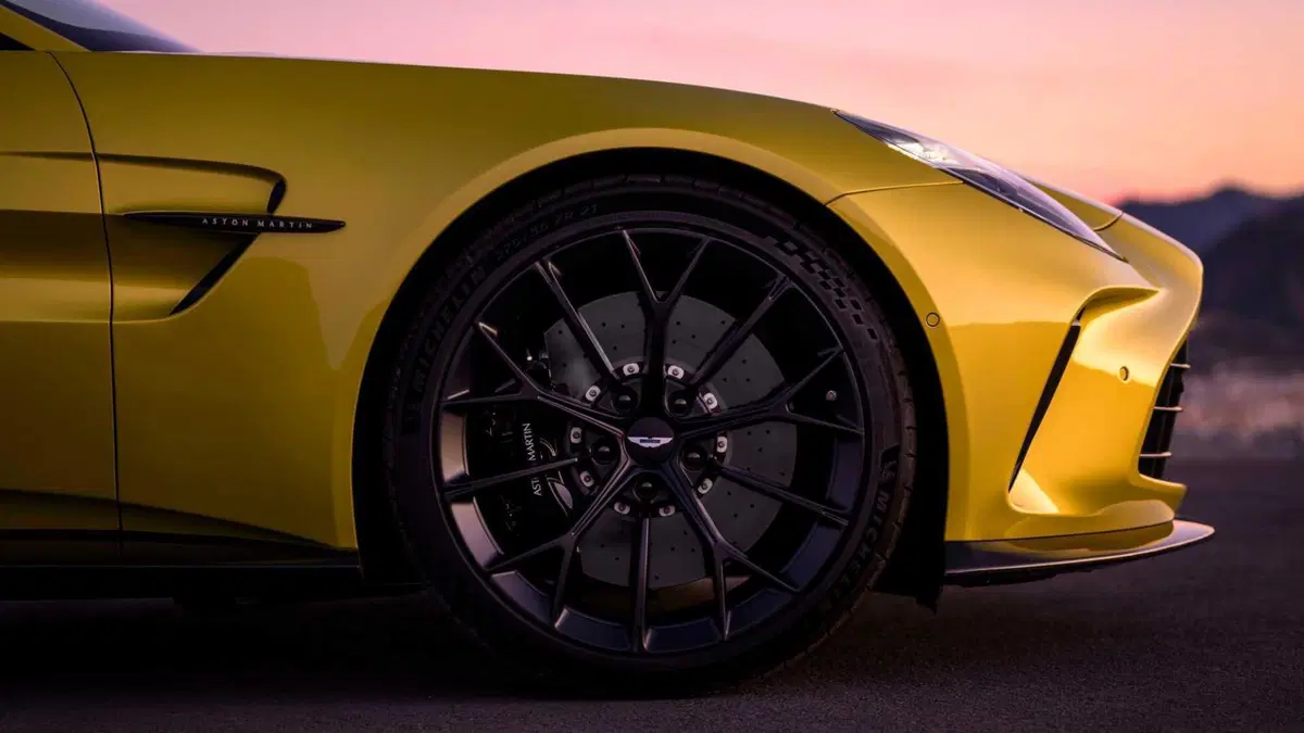 Aston Martin Vantage Coupé (2024-->>) (21)