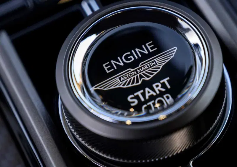 Aston Martin Vantage Coupé (2024-->>) (23)
