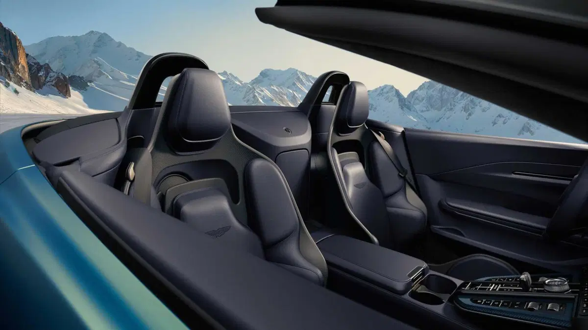 Aston Martin Vantage Roadster (2025-->>) (14)