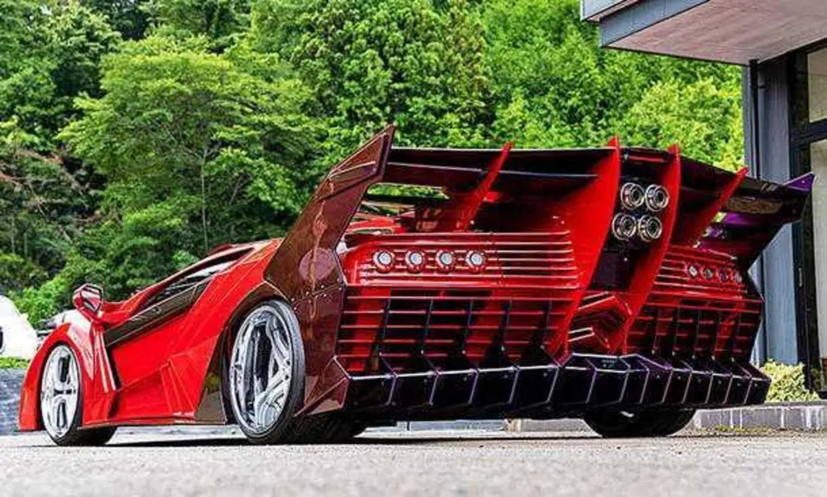 Sembra un manga, ma purtroppo qui sotto c'è una Lamborghini (2)