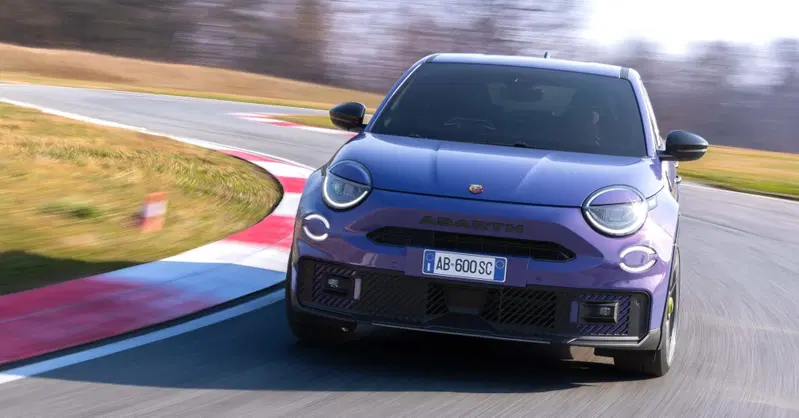 Abarth 600e: il "record" di vendite a gennaio, esemplare unico
