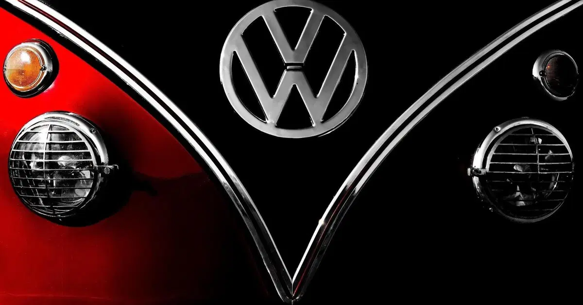 Volkswagen Bulli 75 anni di libert&agrave; su quattro ruote ecco cos'&egrave; la Vanlife