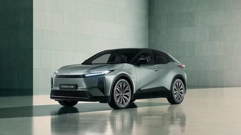 Nuova Toyota C-HR+ 2025 | "PI&Ugrave;" significa 600 km di autonomia [VIDEO]