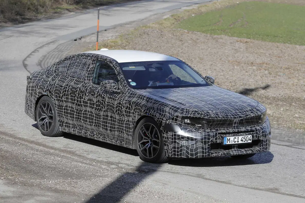 Rivoluzione stilistica BMW: il design 'Neue Klasse' arriva anche sui modelli esistenti, Facelift in vista per la Serie 5 [Foto Spia] (4)