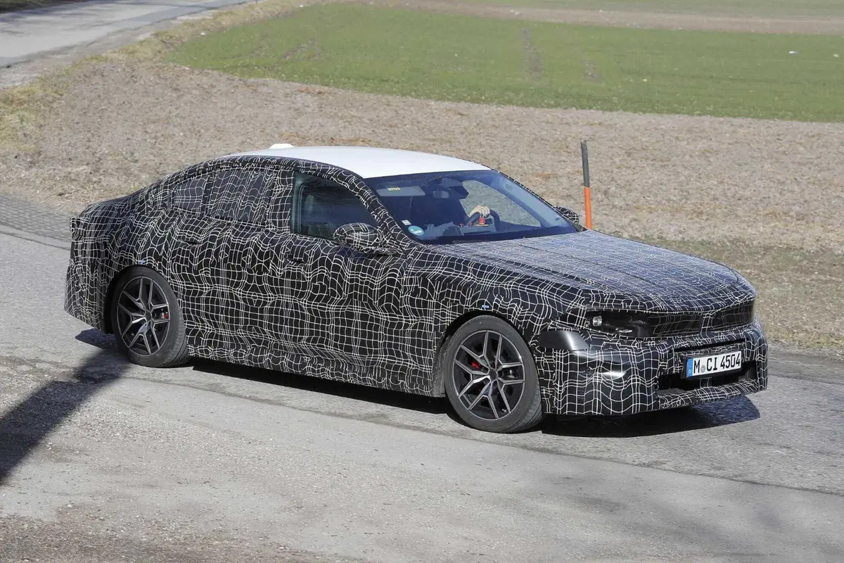 Rivoluzione stilistica BMW: il design 'Neue Klasse' arriva anche sui modelli esistenti, Facelift in vista per la Serie 5 [Foto Spia] (5)