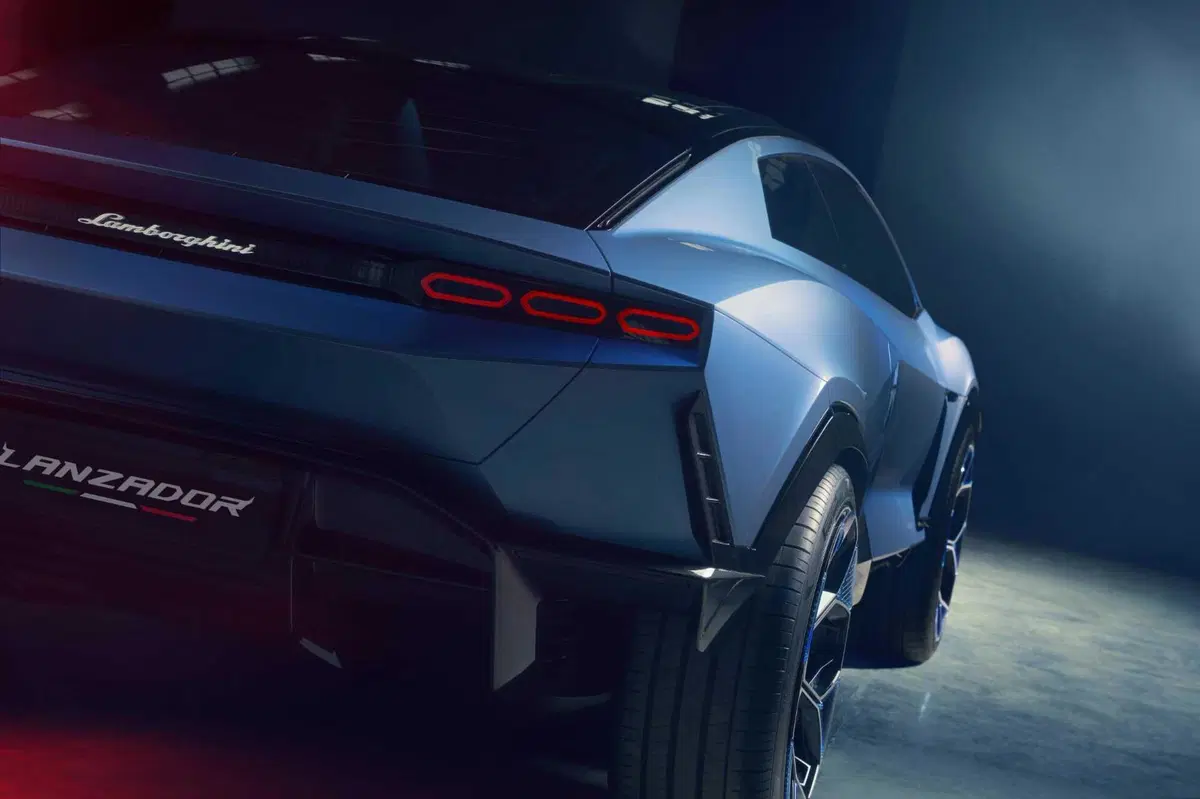 Lamborghini Lanzador concept: prima elettrica del Toro per il 2028 (13)