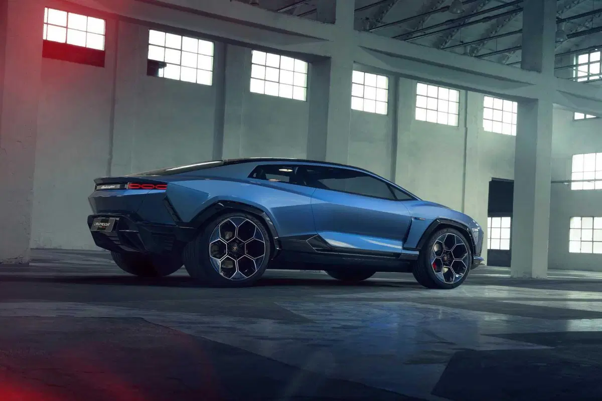 Lamborghini Lanzador concept: prima elettrica del Toro per il 2028 (19)