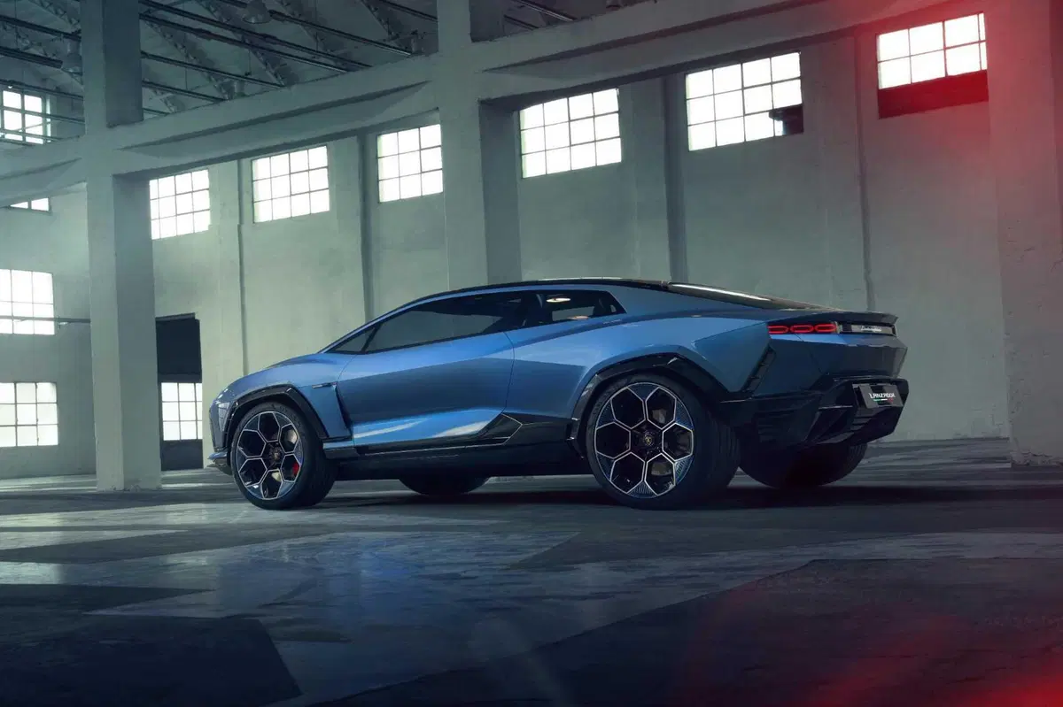 Lamborghini Lanzador concept: prima elettrica del Toro per il 2028 (20)