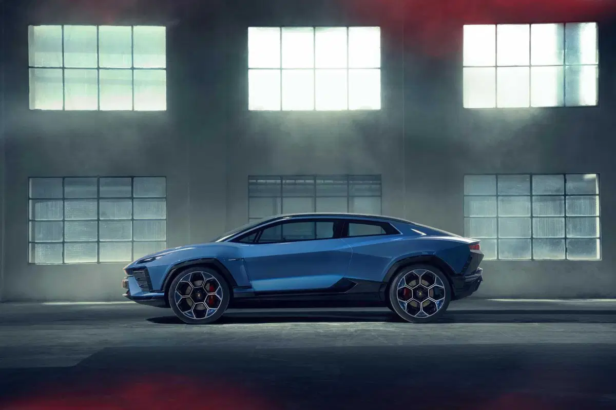 Lamborghini Lanzador concept: prima elettrica del Toro per il 2028 (25)