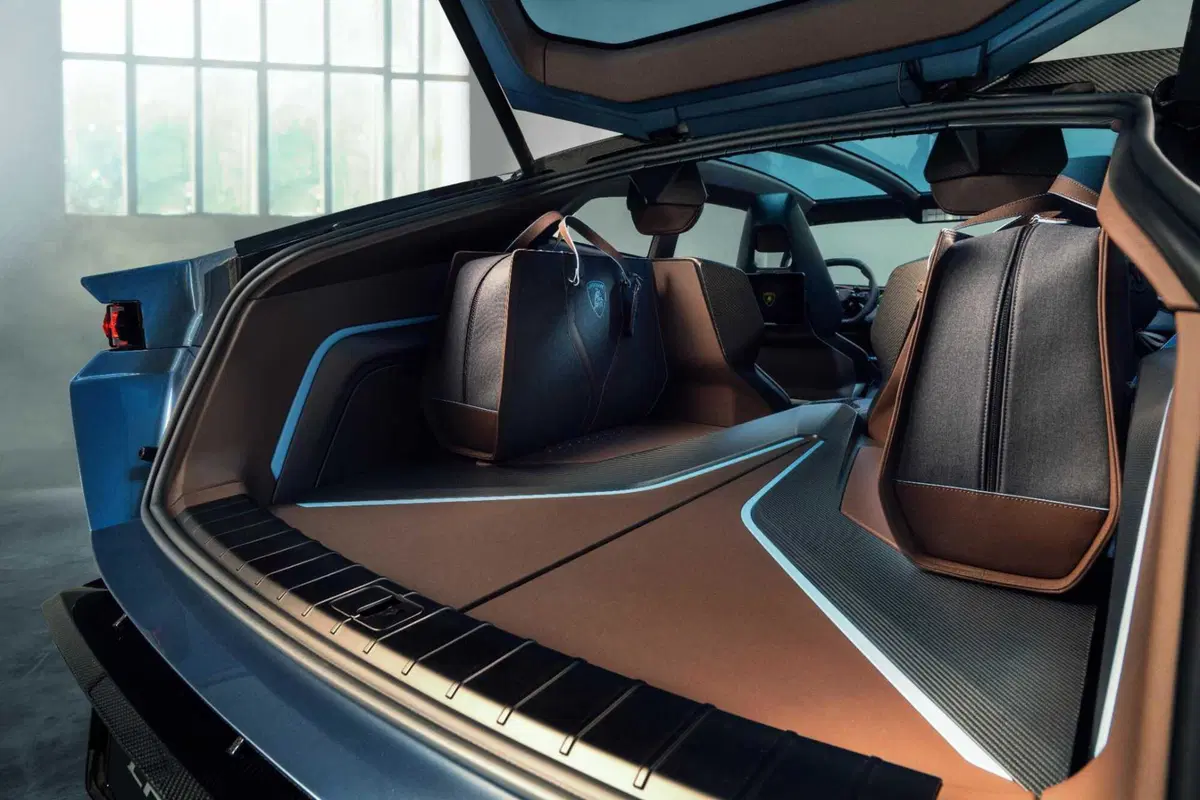 Lamborghini Lanzador concept: prima elettrica del Toro per il 2028 (58)