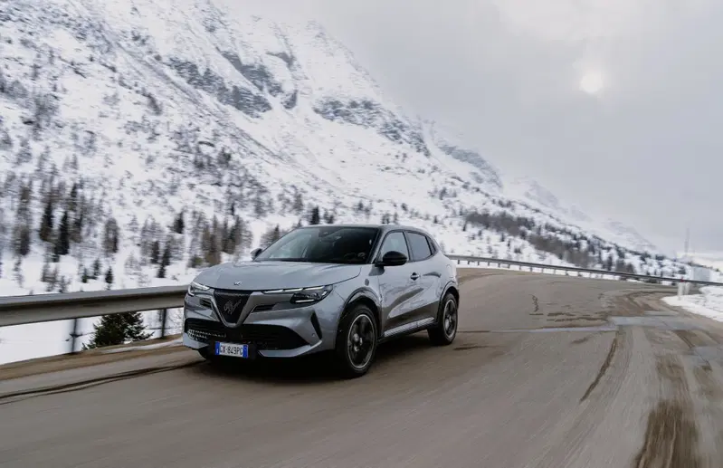 Alfa Romeo Junior Q4 ibrida