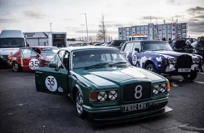 Bentley Turbo R: dalla strada alla pista, con un tocco di "Top Gear"