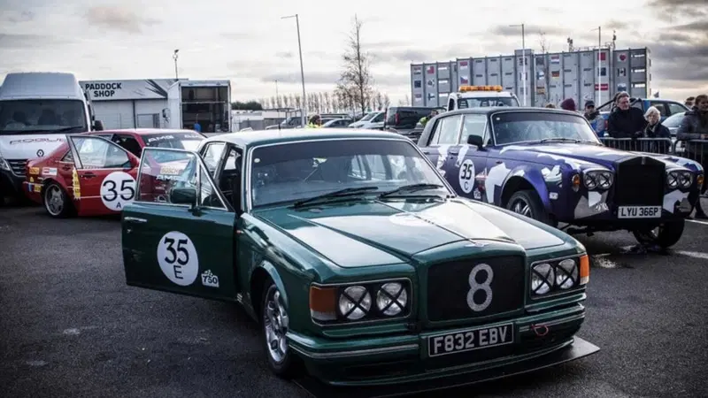 Bentley Turbo R: dalla strada alla pista, con un tocco di "Top Gear"