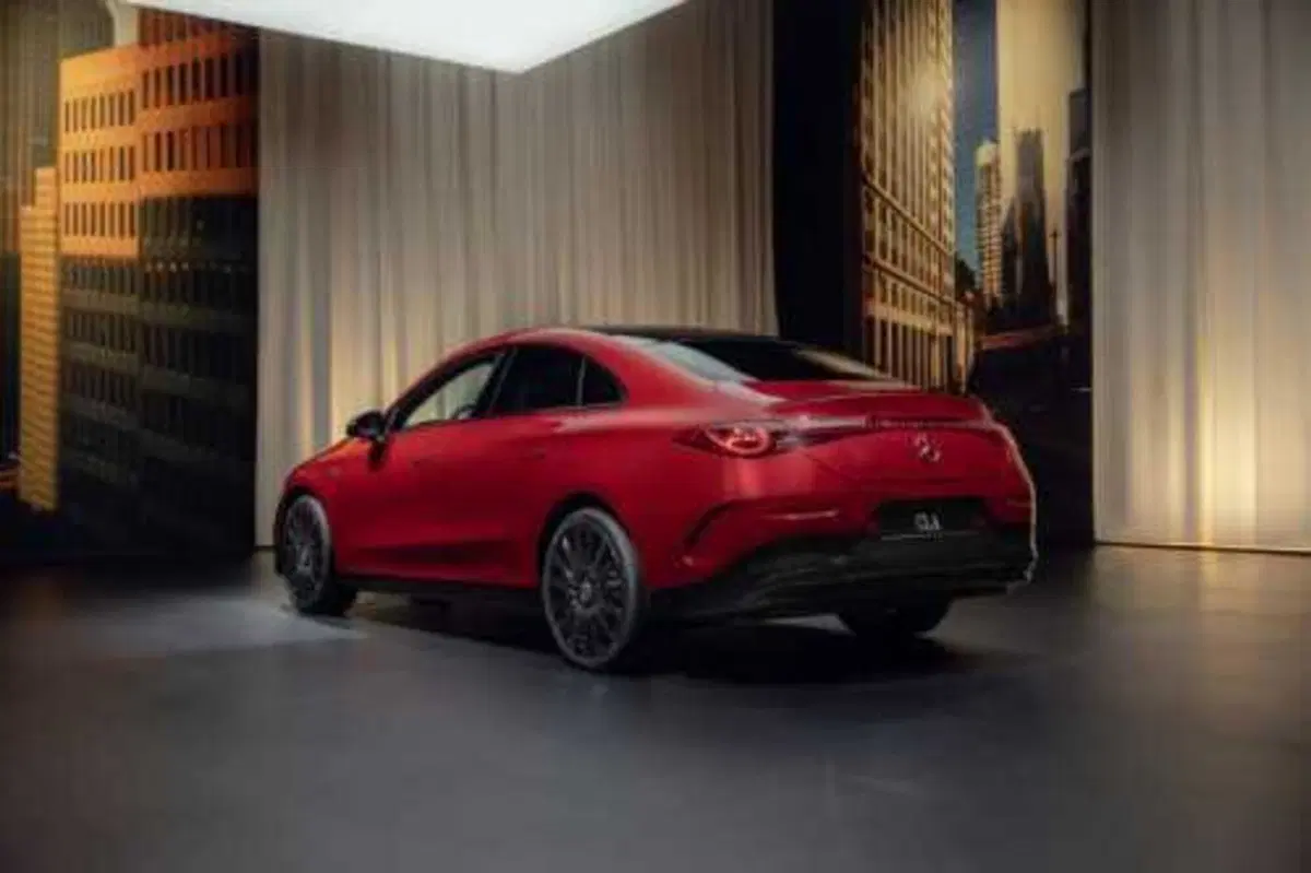 Mercedes CLA 2025: nasce  elettrica ma volendo è anche ibrida [VIDEO] (2)
