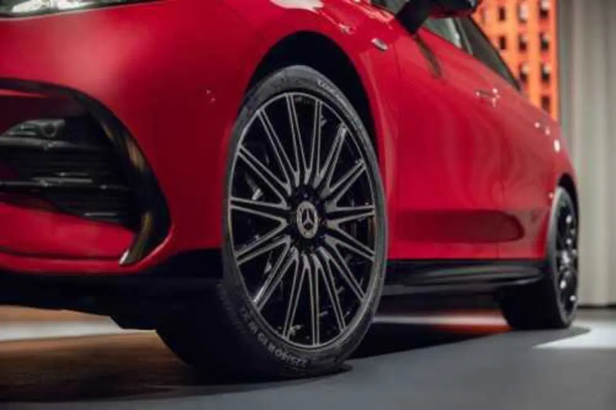 Mercedes CLA 2025: nasce  elettrica ma volendo è anche ibrida [VIDEO] (18)