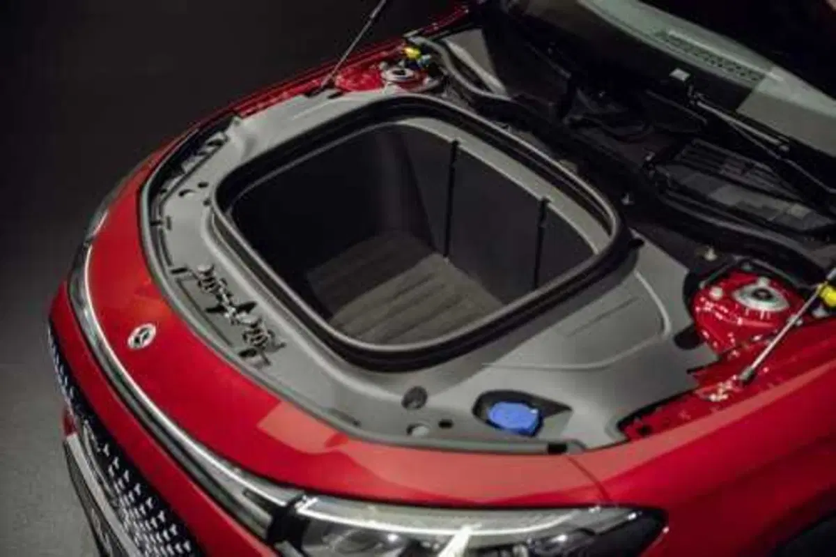 Mercedes CLA 2025: nasce  elettrica ma volendo è anche ibrida [VIDEO] (19)