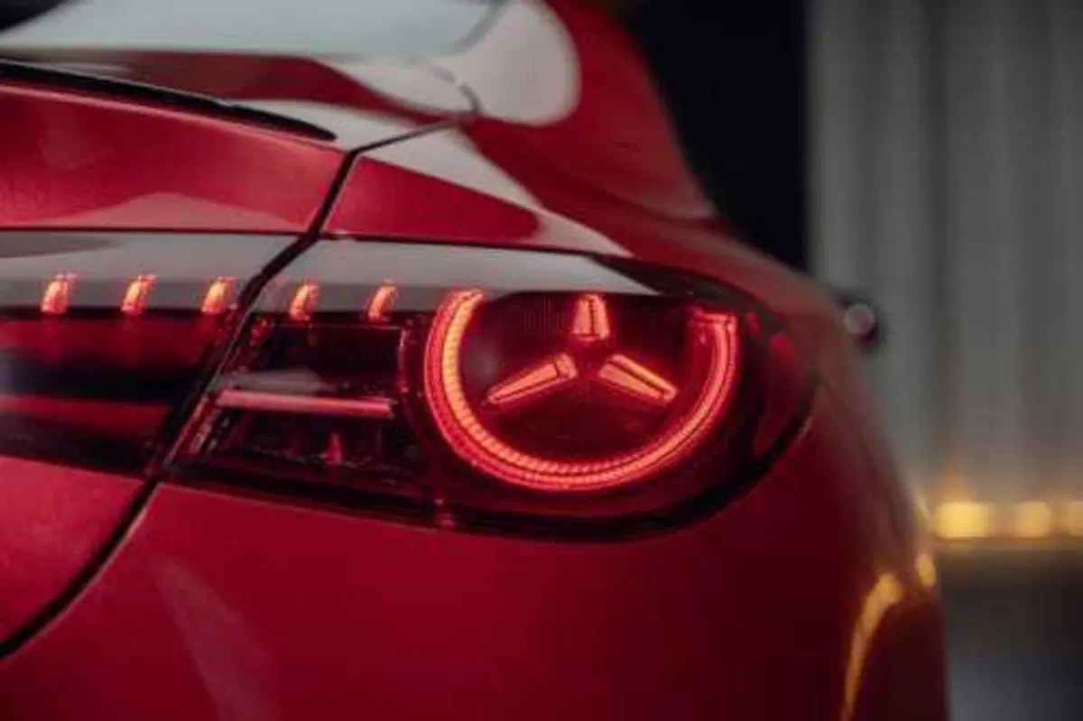 Mercedes CLA 2025: nasce  elettrica ma volendo è anche ibrida [VIDEO] (21)