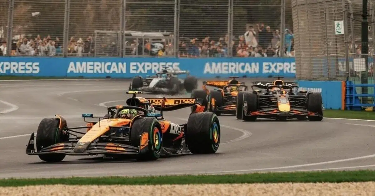 F1. GP d'Australia 2025: Norris vince una gara pazza davanti a Verstappen e Russell. Disastro per Ferrari e super Antonelli