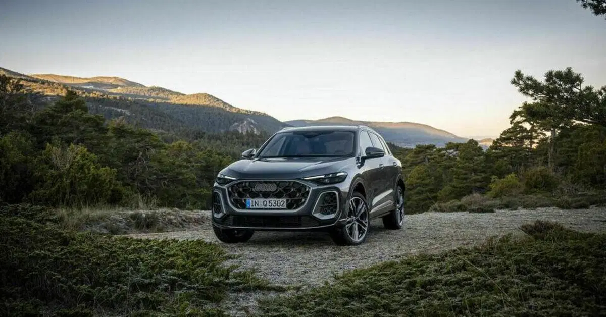 Audi Q5 2025: le foto degli esterni e in movimento