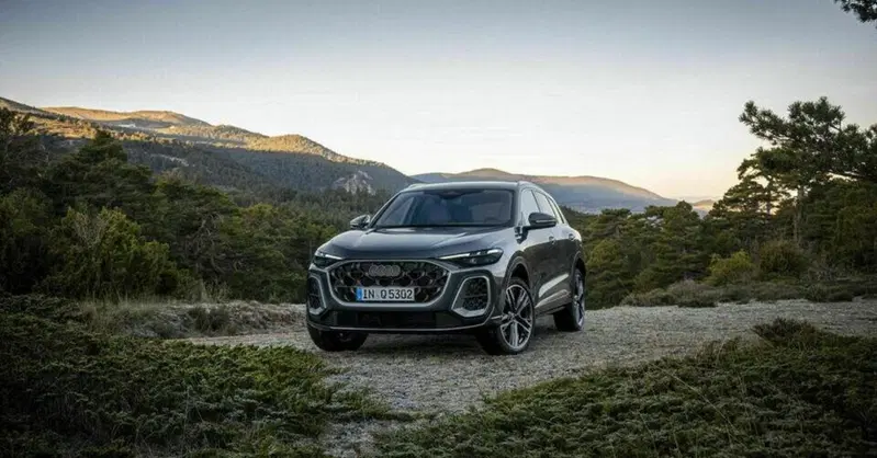 Audi Q5 2025: le foto degli esterni e in movimento